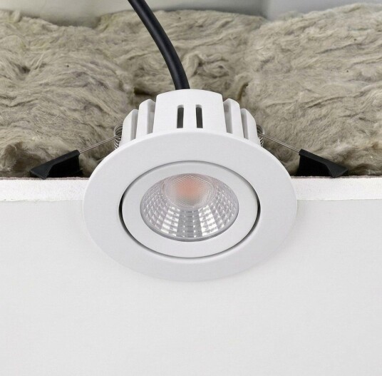Ledlife 7W RA96 CCT + DimToWarm innfelt spot til isolasjon dimbar Hull: Ø6,8 cm Mål: Ø9,3 cm Dimbar : Dimbar Farge på huset : Hvit