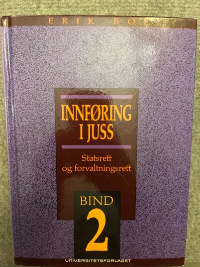 Innføring i juss Pent brukt bok uten markeringer