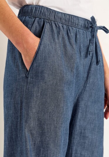 Bukse i denim med vide ben Bukse i denim med vide ben