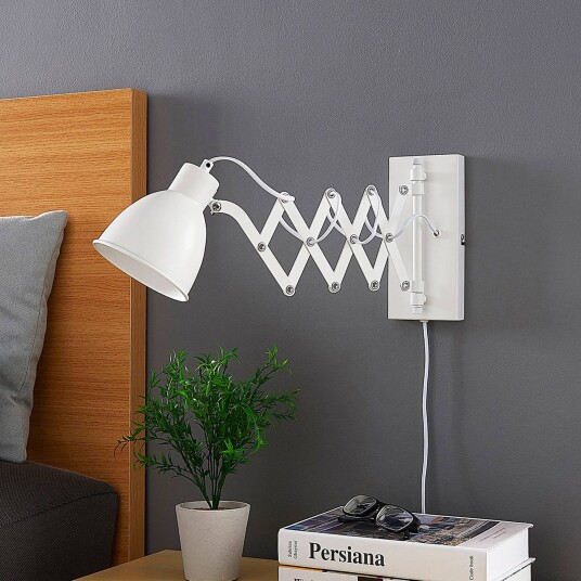 Lindby Hvit vegglampe Merle til lesing, uttrekkbar