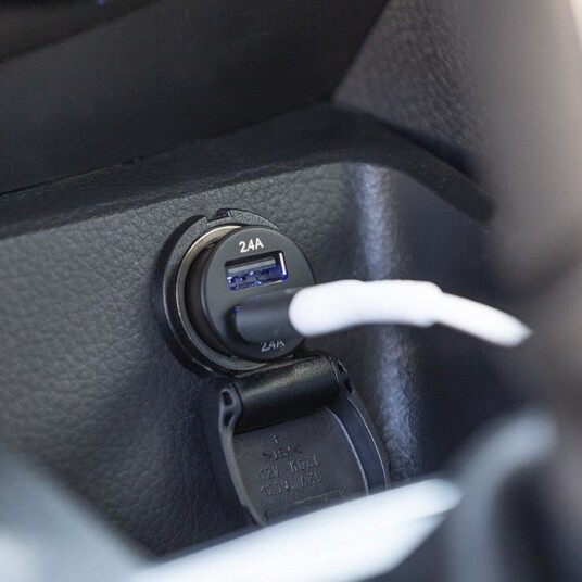 Linocell USB-billader med to USB-porter 4,8 A Svart