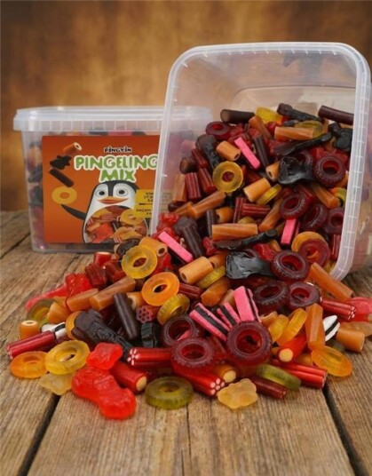 Pingvin Pingeling Mix   Boks med Blandede Lakris og Vingummibiter 2 kg