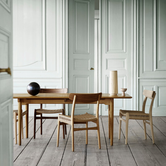 Carl Hansen & Søn CH23 Eik Oljet / Seteflett Svart