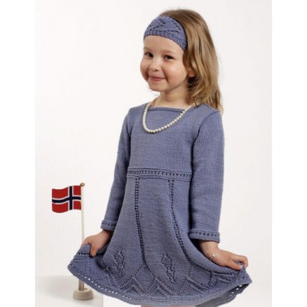 Wendy Darling by DROPS Design Kjole og Hårbånd Strikkeoppskrift str 2 år 9 10 år