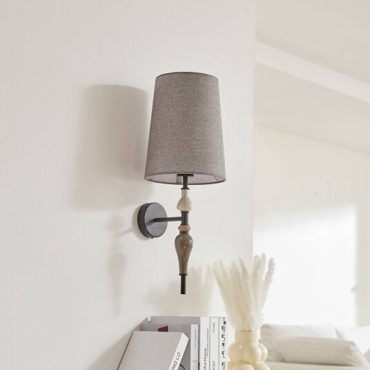 Lindby Haldorin vegglampe med tekstilskjerm