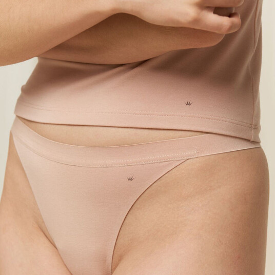 Triumph Smart Hvit Brazilian String Farge: Beige Størrelse: 2 Kvinner Triumph Smart Hvit Brazilian String Farge: Beige Størrelse: 2 Kvinner