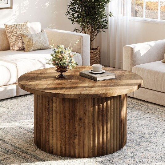 Rundt salongbord Ø80cm / stuebord / brunt sofabord i tre med rillet design