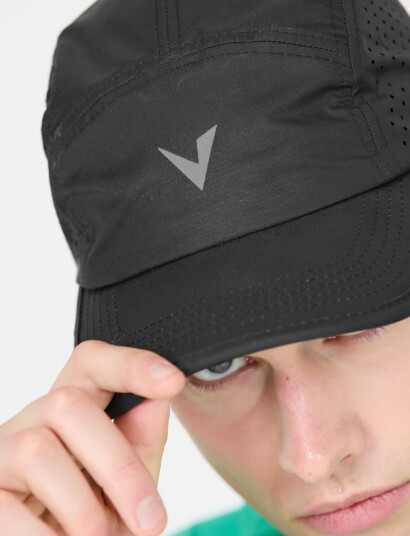 Virtus Gomez M Performance Vented Cap - Black - ONE SIZE Virtus Gomez M Performance Vented Cap - Black - ONE SIZE