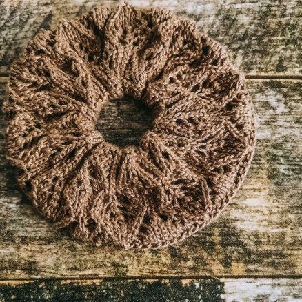 Scrunchie 1 av Rito Krea Scrunchie Strikkeoppskrift 15cm