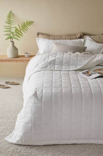 Jotex LINDEN sengeteppe - dobbeltseng 260x260 cm Hvit 1591288-10-24 1591289-03-78