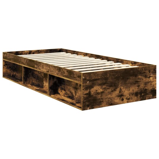  Sengestamme med hodegjerde Røkt eik 90 x 200 cm Massiv furu