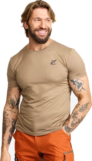 Revolutionrace Mission Slim Fit T shirt Herre Black L Herre Overdeler T skjorter
