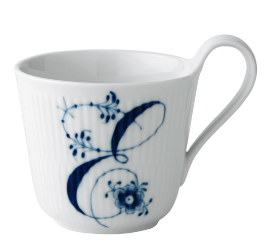 Royal Copenhagen Blue Fluted Plain Alphabet kopp 33 cl E Royal Copenhagen Blue Fluted Plain Alphabet kopp 33 cl E