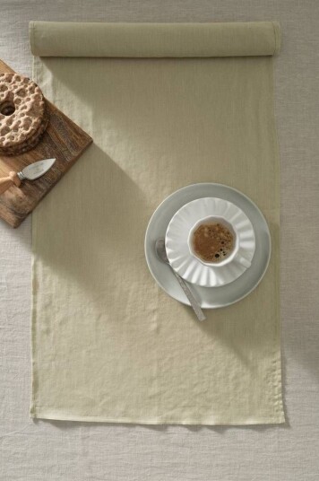 Jonie løper Grønnbeige
