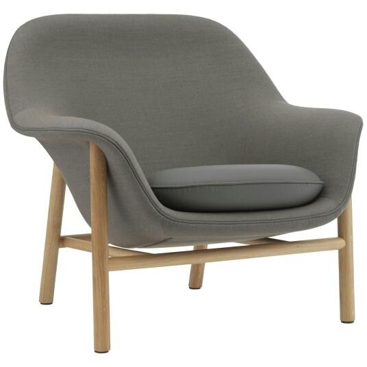 Normann Copenhagen Drape Lounge Chair Low Grey Steel Lenestol Skum Laget av tekstil Laget av skinn Ramme i eik Grå