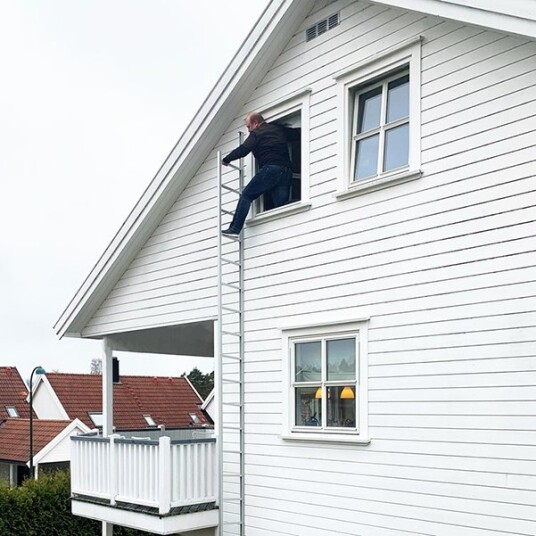 Alu Stigen Alu stigen Utfellbar Brannstige Proff Eloksert 4,8 Alu Stigen Alu stigen Utfellbar Brannstige Proff Eloksert 4,8