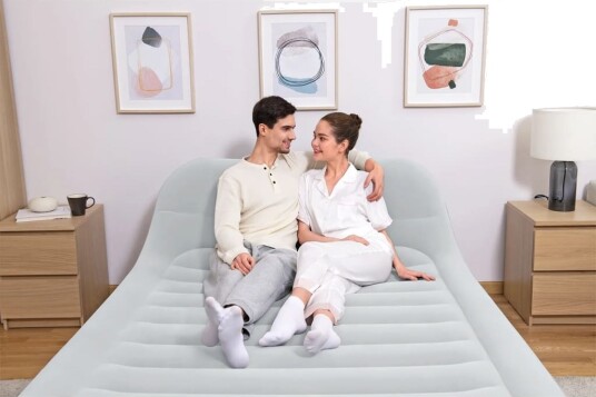 Bestway Luftmadrass med innebygd pumpe 226x152x84 cm Bestway Luftmadrass med innebygd pumpe 226x152x84 cm