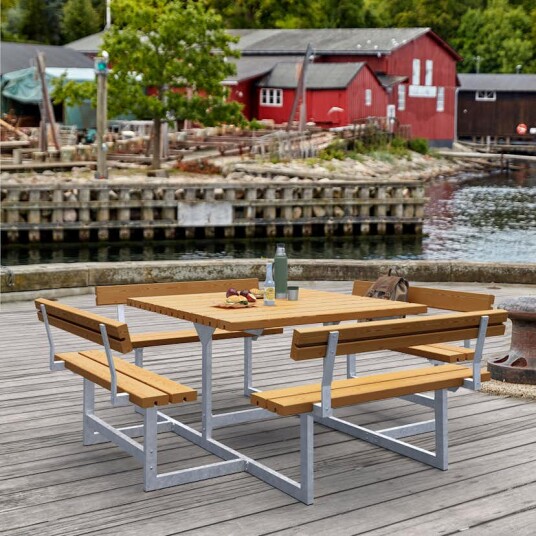 Piknikbord PLUS Picnic med 4 Ryggstøtter 224 cm Piknikbord PLUS Picnic med 4 Ryggstøtter 224 cm