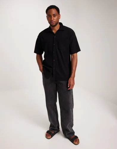 Jack & Jones Jormykonos Plisse Resort Ss Shirt Kortermede skjorter Svart