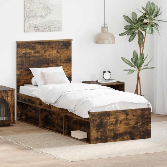  Sengestamme med hodegjerde Røkt eik 75 x 190 cm Massiv furu