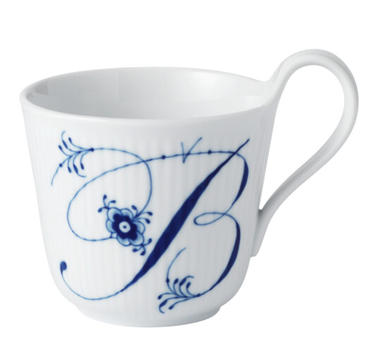 Royal Copenhagen Blue Fluted Plain Alphabet kopp 33 cl B Royal Copenhagen Blue Fluted Plain Alphabet kopp 33 cl B