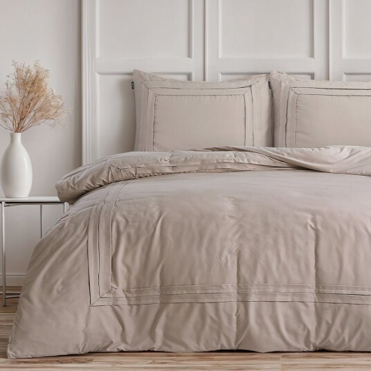 Indusia Design Sengesett Tailored Taupe 200x220 / Micropercal