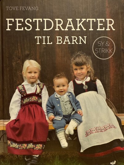 Festdrakter til barn Innbundet Pent brukt bok