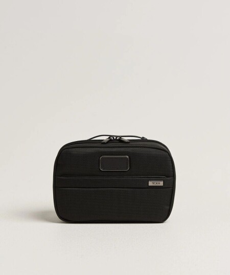 TUMI Alpha Split Travel Kit Black TUMI Alpha Split Travel Kit Black