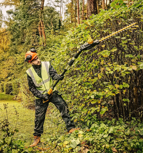 Dewalt 18V XR Pole Hedge Trimmer - Bare Unit