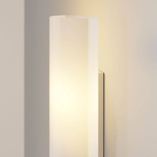 Lindby Hvit vegglampe Ophelia i glass