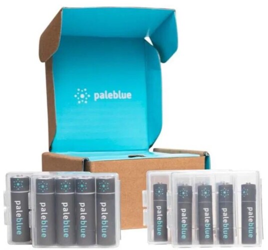 Pale Blue Sustainability Kit 8xAA/8xAAA Inkludert 1 USB-4x Micro-USB ladekabel
