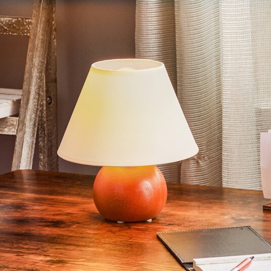 Lamkur Gill bordlampe rustikt treverk/hvit skjerm