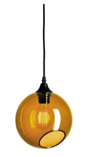 Design By Us - Ballroom Pendel Amber m/Svart Sokkel Design By Us - Ballroom Pendel Amber m/Svart Sokkel