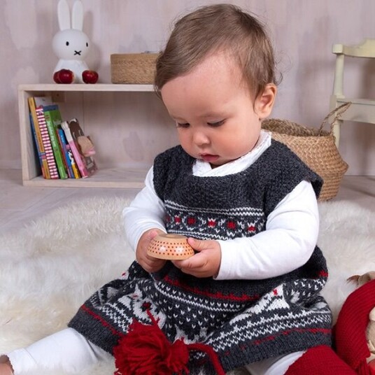 Bluum Strik Strikkekjole Kronestakken - garnpakke i Bluum Pure Eco Baby Wool Bluum Strik Strikkekjole Kronestakken - garnpakke i Bluum Pure Eco Baby Wool