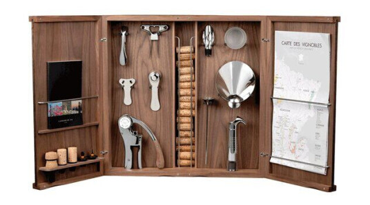Látelier Du Vin Vinsett/vinskap med vintilbehør Cabinet d'Oeno Curiosités Látelier Du Vin Vinsett/vinskap med vintilbehør Cabinet d'Oeno Curiosités