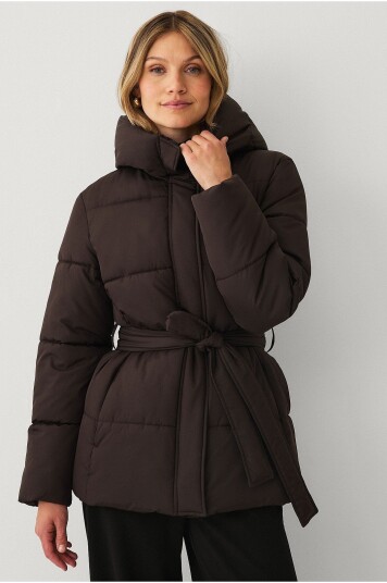 Ellos Collection Polstret jakke med belte Brun
