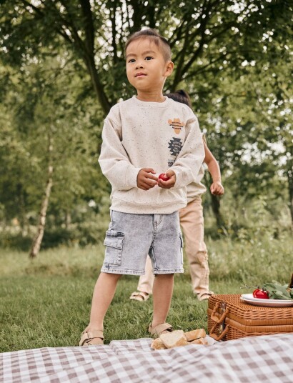 Daily 7 Oversized Sweater Nappy Badges Beige 104 Daily 7 Oversized Sweater Nappy Badges Beige 104