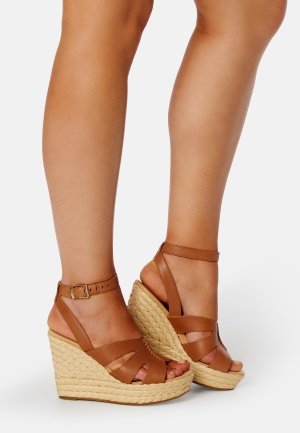 UGG Careena Wedge CHESTNUT LEATHER 40 UGG Careena Wedge CHESTNUT LEATHER 40