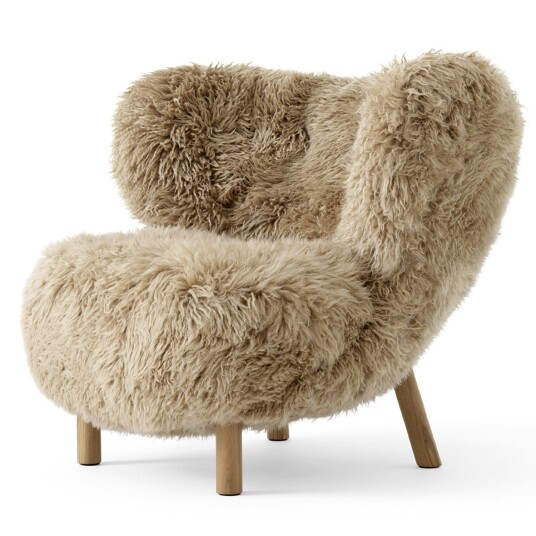 &Tradition Lilla Petra VB1 Loungestol Saueskinn Honey / Oljet Eik &Tradition Lilla Petra VB1 Loungestol Saueskinn Honey / Oljet Eik