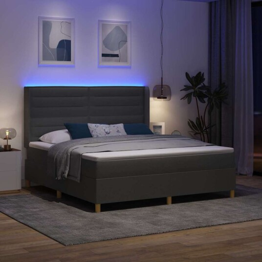 Boksmadrass med madrass og LED Mørkegrå 180x200 cm Stoff