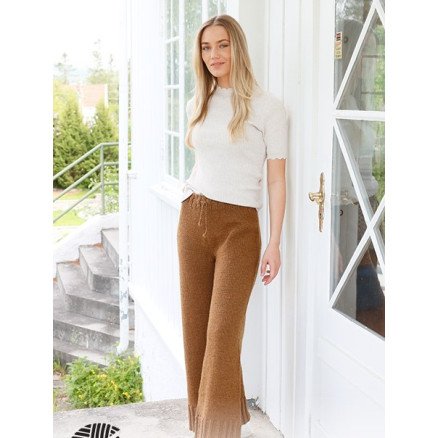 Comfy Caramel Trousers by DROPS Design Bukser Strikkeoppskrift str S XXXL