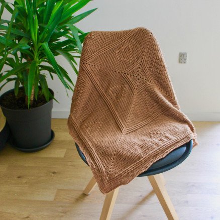 Rito Krea  Mellom Linjene Babyteppe av Rito Krea Babyteppe Hekleoppskrift 75x75cm Rito Krea  Mellom Linjene Babyteppe av Rito Krea Babyteppe Hekleoppskrift 75x75cm