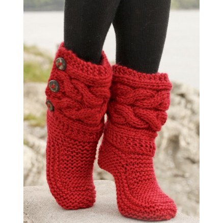 Little Red Riding Slippers by DROPS Design Tøfler med fletter Strikkeoppskrift str 35 42