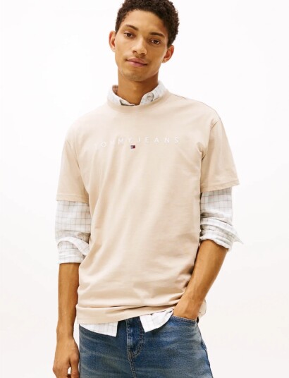 Tommy Jeans Tjm Reg Linear Logo Tee Ext Beige XS Tommy Jeans Tjm Reg Linear Logo Tee Ext Beige XS