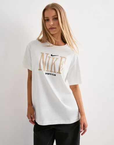 Nike Hvit W Nsw Clsc Bf Oc Inconnect Tee Nike Hvit W Nsw Clsc Bf Oc Inconnect Tee