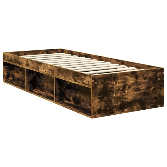 Sengestamme med hodegjerde Røkt eik 75 x 190 cm Massiv furu