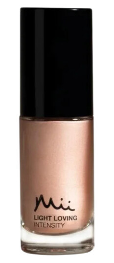 Mii Cosmetics Light Loving Intensity  2 shades Femme Fatale 01