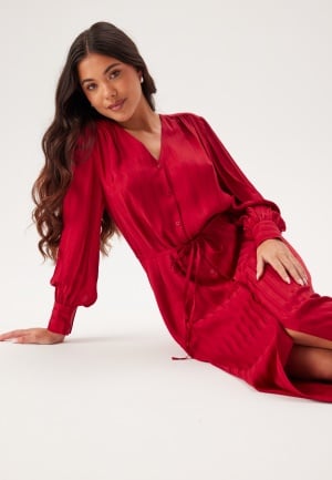GANT Relaxed Satin Stripe Shirt Dress 629 Cherry Red 40 GANT Relaxed Satin Stripe Shirt Dress 629 Cherry Red 40