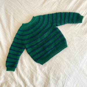 Charme Sweater av Knit by Nees – Garnpakke til Charme Sweater Str. 0 m  0-2 mdr.