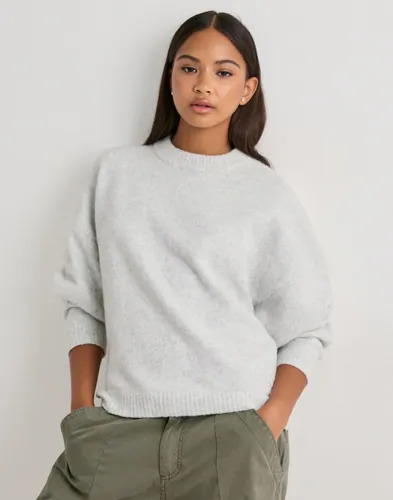 Nelly Grå Sleeve Focus Knit Sweater